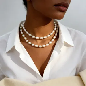 Elegante collar de perlas de agua dulce de doble capa con cuentas metálicas mujer
