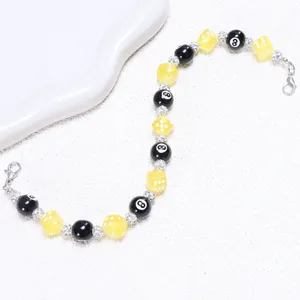 Collana catena perle dadi palla 8 alla moda, accessorio streetwear gioiello trendy.