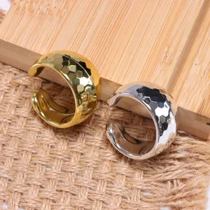 Chunky hammered hoop earrings set in gold and silver, trendy minimalist metal ear jewelry.