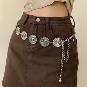 Catena da cintura in metallo argentato vintage per donne, accessorio di gioielli di corpo.