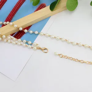 Exquisite kunstperlen taillenkette fuer damen, elegantes metall ketten design mit schliesse.
