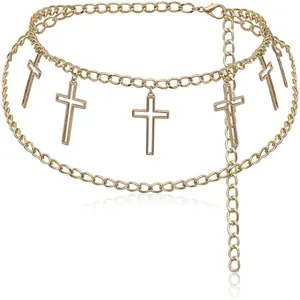 Detaillierte Ansicht der goldenen mehrlagigen Taillenkette mit filigranen Kreuzanhängern.