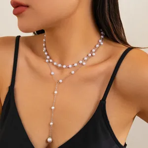 Moderna collana girocollo perle multistrato elegante catena argento gioiello donna.
