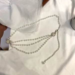 Elegante mehrschichtige Perlen-Taillenkette für Kleider, schickes und stilvolles Metall-Körper-Schmuck.