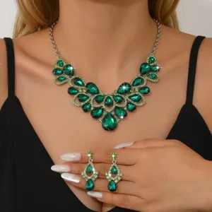 Luxuriöses grünes Kristall Halskette und Ohrringe Set für Frauen Braut Schmuck Detail.