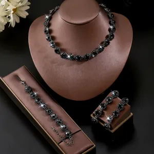 Dettaglio del set di gioielli in cristallo nero con collana, bracciale e orecchini luminosi.