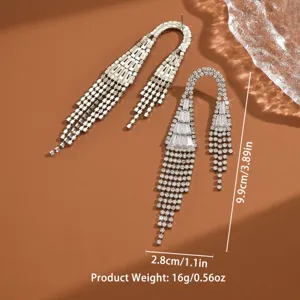 Orecchini pendenti con nappe in strass asimmetrici eleganti orecchini di cristallo lunghi
