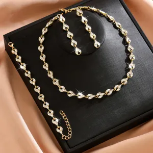 Set di gioielli in strass di cristallo stile coreano con collana orecchini e braccialetto donna.