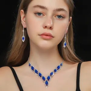 Splendido set di collana e orecchini con pietre preziose blu per matrimoni ed eventi.