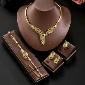 Set di gioielli da donna con collana bracciale anello orecchini a foglia di strass verdi