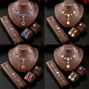 Lussuoso Set di Gioielli in Rame con Strass a Goccia d'Acqua per Donna Matrimonio Festa Sposa Collana Orecchini Bracciale Anello Set