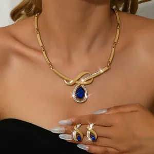 Elegante set di collana e orecchini in lega d'oro alla moda con cristallo blu.