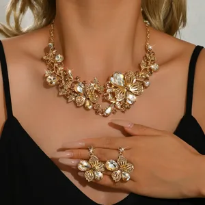 Set collana orecchini strass floreali esagerati matrimonio festa gioielli cristallo