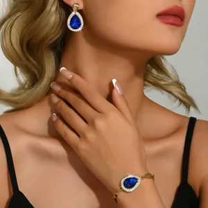 Set orecchini e bracciale in cristallo blu a goccia con metallo dorato e zirconi pavé.