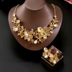 Squisito set di collana e orecchini in cristallo, primo piano dettagliato di pietre scintillanti.