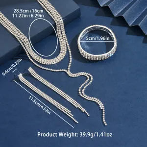 Set collana orecchini bracciale con nappe in strass specifiche dettagliate.