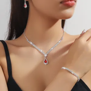 Elegante set collana orecchini bracciale con cristallo rosso a goccia per donne moda.