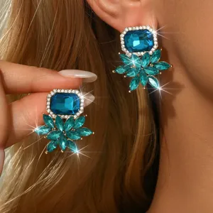 Élégantes boucles d'oreilles rétro fleurs cristal bleu vert style français, éclatantes.