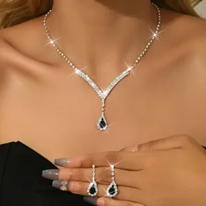 Elegante set di collana e orecchini in strass con pietre nere a goccia per feste ed eventi.
