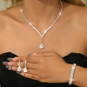 Collana V cristallo dettagliata orecchini goccia bracciale set di gioielli festa