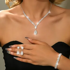 Set gioielli sposa in cristallo con collana orecchini pendenti e bracciale per nozze.