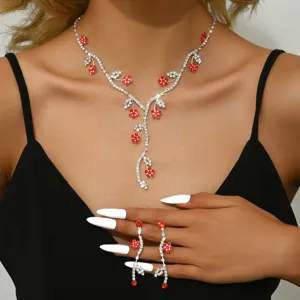 Set collana e orecchini con fiori in cristallo argentato elegante gioiello da sposa.
