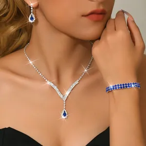Set collana orecchini bracciale strass moda, gioielli cristallo goccia blu festa.