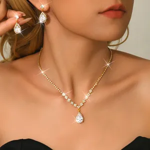 Set di gioielli con collana e orecchini in zircone a goccia dorati per matrimoni e feste.