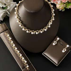 Elegante set di gioielli collana bracciale e orecchini con perle e fiori dorati vintage.