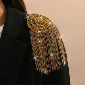 Elegantes Strass Quasten Schulterklappe Detail, glänzende goldene Kette für Bühnenkostüme.
