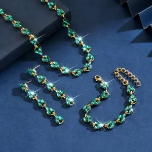 Elegante set di gioielli collana orecchini bracciale con strass verdi da donna.