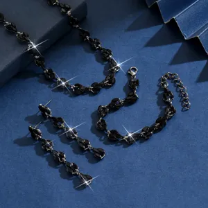 Bellissimo set di gioielli in cristallo nero con collana bracciale e orecchini chic.