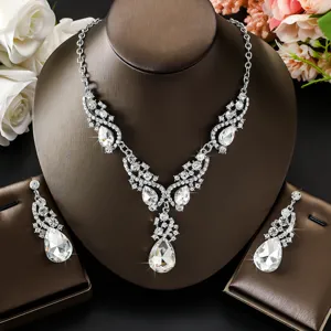 Set di collana e orecchini in strass vintage per abito da sposa festa dettaglio