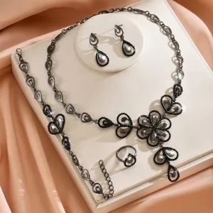 Conjunto de joyas collar pendientes flores estrás elegante vestido vista principal