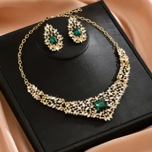 Luxury vintage crystal rhinestone necklace and earrings set for women bridal party jewelry.