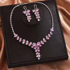 Elegante set di gioielli da sposa con collana e orecchini a farfalla in zircone rosa.