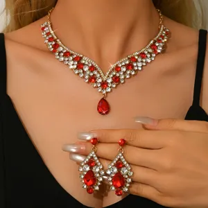 Splendido set di gioielli in strass rosso con collana di cristalli e orecchini abbinati.