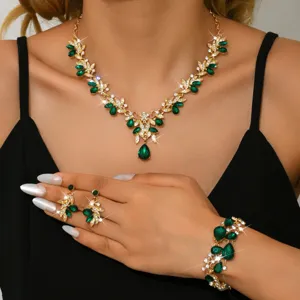 Squisito set di gioielli con foglie di strass a goccia verde dettaglio per sposa.