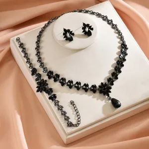 Set di gioielli collana orecchini bracciale goccia foglia cristallo nero donna elegante festa.