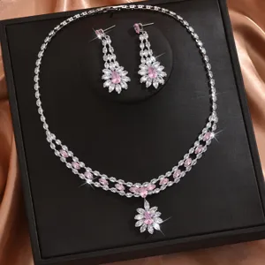 Elegante set di gioielli da sposa in zircone con collana e orecchini per matrimoni.