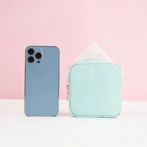 Tragbare Damenbinden Aufbewahrungstasche minzgrüne Kosmetiktasche mit Reißverschluss für Alltag.