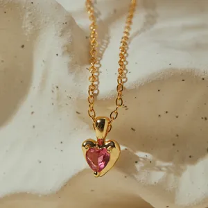 Collier plaqué or avec pendentif cœur en zircon rose, chaîne clavicule douce pour femmes.