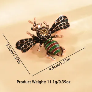 Raffinata spilla a forma di ape con strass brillanti, perfetto accessorio da donna.