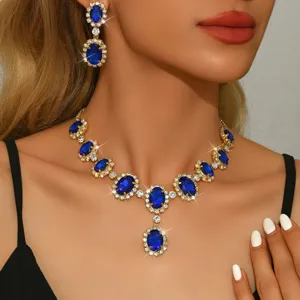 Stupendo set di collana e orecchini con strass di cristallo blu per donne eleganti.