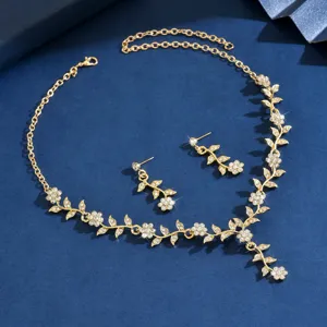 Elegante juego de joyas de novia con collar de hojas y flores de diamantes de imitación.
