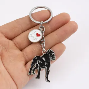 Detailansicht des süßen Hunde Schlüsselanhängers aus Metall mit Anhänger, tolle Taschendekoration.