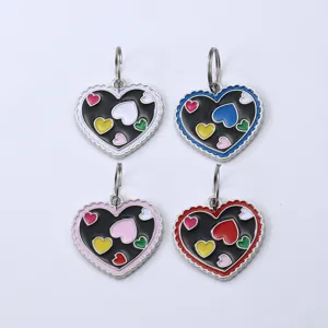 Adorable pendentif médaillon pour animal en métal en forme de cœur avec émail coloré pour chien.