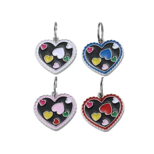 Médailles de chien en forme de cœur en métal avec émail coloré, pendentifs de collier.