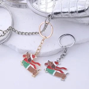 Portachiavi bassotto di Natale carini con anelli metallici e custodia argentata.