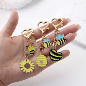 Süßes Emaille Bienen Schlüsselanhänger Set mit Sonnenblume und Waben Metall Anhänger.